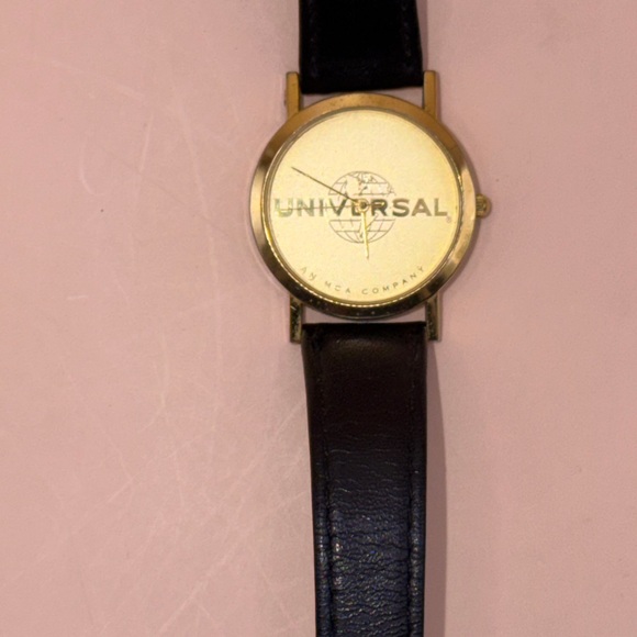 Universal An MCA Company gold watch / Japan movement